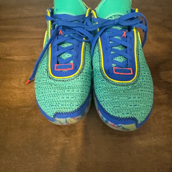 LEBRON “KALEIDOSCOPE” Basketball Shoe - Picture 11 of 11